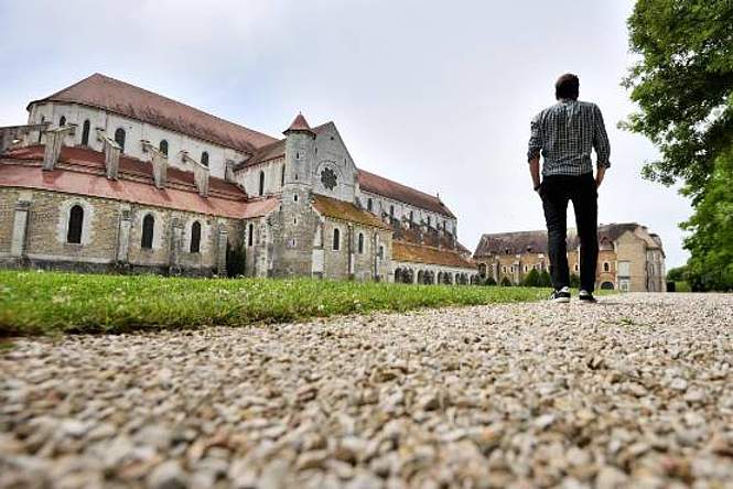 Abbaye de Pontigny : des séminaristes ou des touristes ?