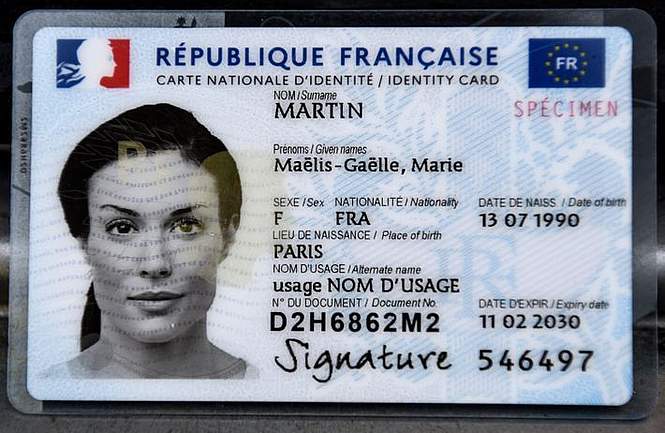 La nouvelle carte d'identité sera (aussi) en anglais