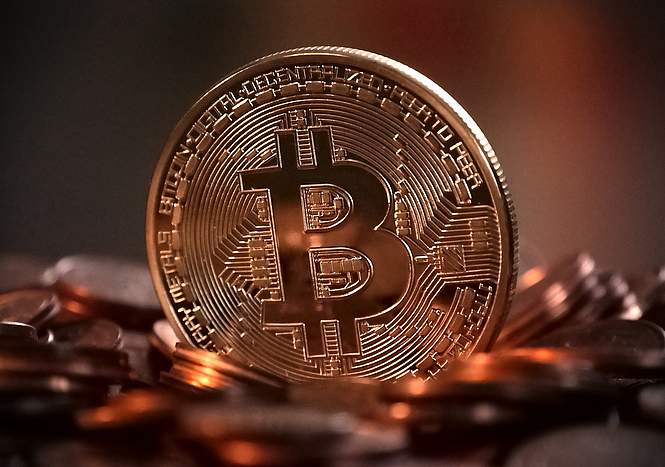 Le bitcoin, une monnaie aussi virtuelle que polluante ? 