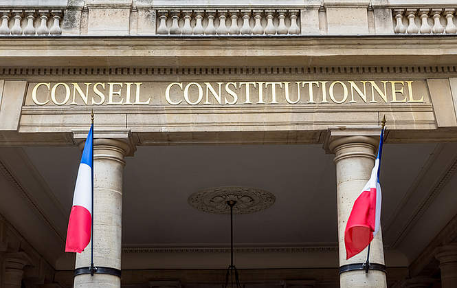 Le Conseil Constitutionnel valide la « loi anti-Covid » et son « pass sanitaire » 