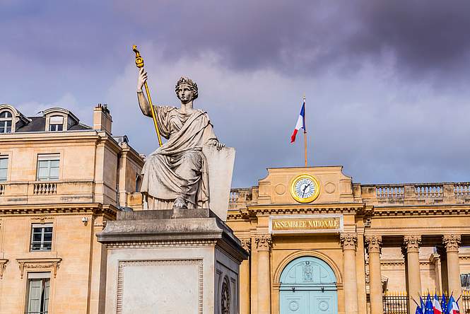 Inscrire l’avortement dans la Constitution, une idée hors-sol 