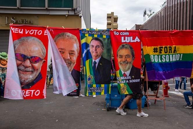 Présidentielle au Brésil : Bolsonaro résiste à Lula