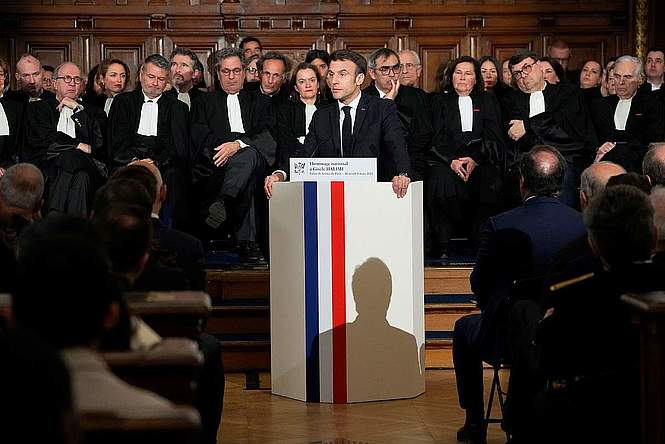 L’avortement dans la Constitution, une diversion d’Emmanuel Macron