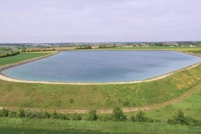 Est-il raisonnable de s’enflammer autour d’une bassine ?