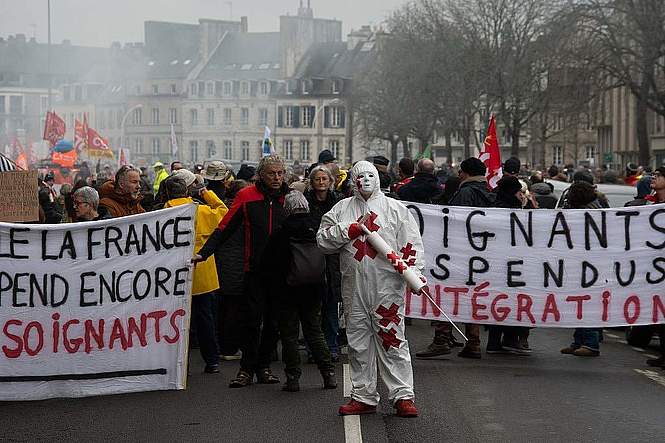 L’obligation vaccinale anti-Covid pour les soignants abrogée contre l’avis du gouvernement